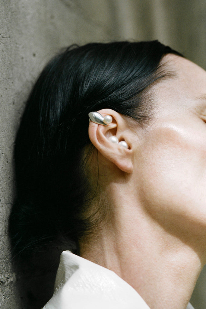 Detail view of Agathe Clip with freshwater pearl – sculptural aubergine-inspired earring by ANNE MANNS