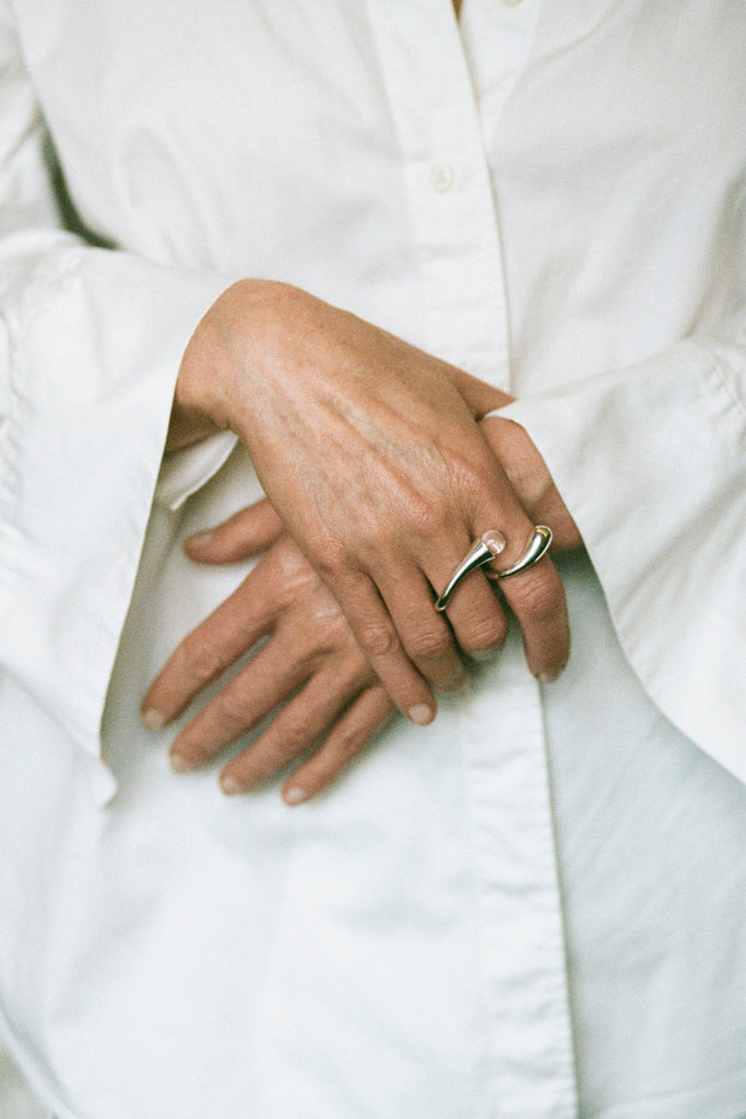 Alba Ring with quartz – sculptural two-finger statement ring in sterling silver, handcrafted jewelry by ANNE MANNS